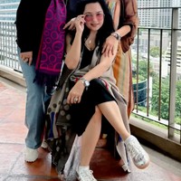 Lahir pada 23 Agustus 1971, Mayangsari merupakan anak kelima dari delapan bersaudara. Sebagian besar saudaranya itu memang perempuan. Foto: Instagram/@mayangsari_official