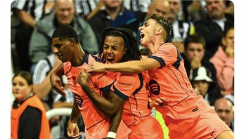 Rekan setim di Barcelona pun sangat senang dengan performa Rashford. Foto: X.com