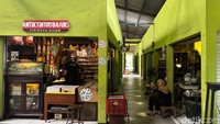 Begitu melangkah masuk, nuansa tempo dulu langsung terasa. Beberapa toko tampak terbuka dengan penjual yang menyapa ramah, siap bercerita panjang tentang koleksi yang dipasarkan.