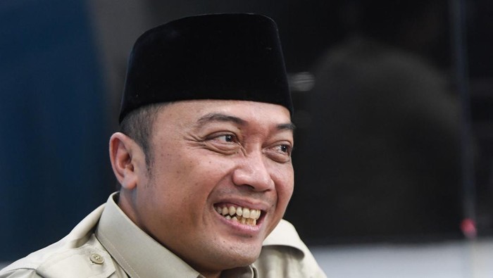 Menteri Sekretaris Negara Prasetyo Hadi menyampikan isu politik terkini di ruang Wartawan, Jakarta, Jumat (19/9/2025). Prasetyo Hadi menyampikan beberapa perkembangan isu seputar politik di antarnya istana akan mengevaluasi terkait Angga Raka Prabowo yang merangkap tiga jabatan sekaligus, belum adanya rencana pergantian pejabat baru di BRIN, dan terkait Plt Menteri BUMN akan diisi Wamen. ANTARA FOTO/Muhammad Adimaja/tom.