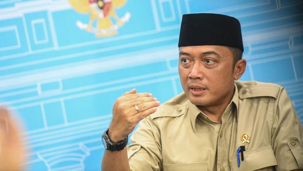 Menteri Sekretaris Negara Prasetyo Hadi menyampikan isu politik terkini di ruang Wartawan, Jakarta, Jumat (19/9/2025). Prasetyo Hadi menyampikan beberapa perkembangan isu seputar politik di antarnya istana akan mengevaluasi terkait Angga Raka Prabowo yang merangkap tiga jabatan sekaligus, belum adanya rencana pergantian pejabat baru di BRIN, dan terkait Plt Menteri BUMN akan diisi Wamen. ANTARA FOTO/Muhammad Adimaja/tom.