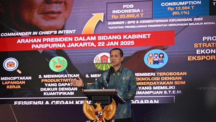 Menteri Transmigrasi M Iftitah Sulaiman Suryanagara