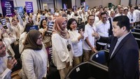 Erick Thohir secara resmi mengakhiri masa tugas sebagai Menteri BUMN dan kini mengemban tugas sebagai Menteri Pemuda dan Olahraga (Menpora). Foto: ANTARA FOTO/Dhemas Reviyanto