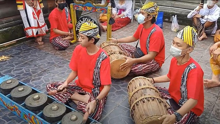 Musik kelentangan khas Dayak Benuaq Kaltim.