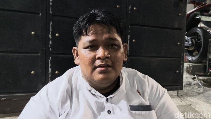 Budiono pemilik kos yang ditempati Alvi dan Tiara
