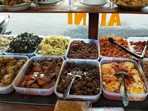 Cuma Rp15.000! Nasi Rames di Jakarta Ini Punya Lauk Enak dan Melimpah
