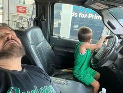 Netizen Beraksi! Hasil Editan Photoshop Ini Kocak dan Kreatif