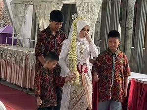 Viral Momen Haru Pengantin ke Pelaminan Tanpa Ibu, Ditemani Adik-Adik