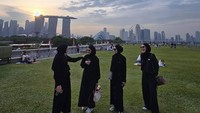 massyaallah, allah titipkan soon pnya sahabat2 kaya kak nina yg bener2 sahabat sejati dunia akhirattt aamiin, komentar akun etrs****. Masyaallah besti yg bner² besti cuma Kaka² ini, beber akun dgter****. Bahagia melihat bestiesss berempat ini, terang akun lainnya. Foto: dok instagram Nina Zatulini