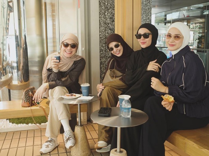 Nina Zatulini Nina Zatulini