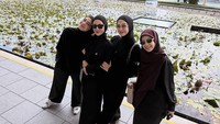Dalam Instagram masing-masing, The Ranayu, memperlihatkan beberapa waktu lalu sempat jalan-jalan bersama. Foto: dok instagram Nina Zatulini