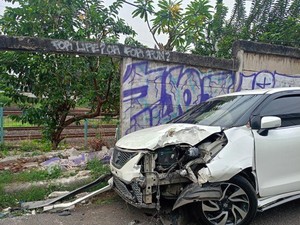 Warga Ungkap Detik-detik Mobilnya Ditabrak TransJ hingga Hancur di Cakung