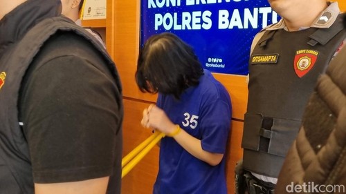 Rilis kasus wanita asal Sragen yang jadi dokter gadungan di Polres Bantul, Kamis (18/9/2025).