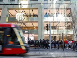 Penjualan Perdana iPhone 17 Disambut Meriah di Apple Store Sydney