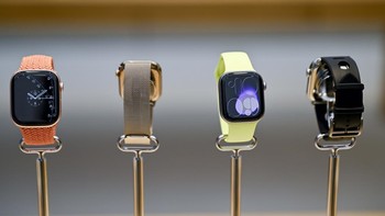 Apple Watch Series terbaru dipajang di Apple Store Sydney, Jumat (19/9/2025). Produk ini diluncurkan bersamaan dengan iPhone 17 dan aksesori lainnya. Getty Images/Izhar Khan