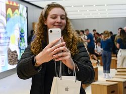 Penjualan Perdana iPhone 17 Disambut Meriah di Apple Store Sydney