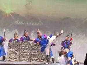 Video: Keseruan Nonton Pertunjukan Non Verbal Flying Korea