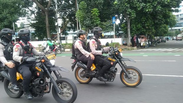 Polda Metro Jaya kembali menggelar patroli, Jumat (19/9/2025) sore ini untuk menjaga Jakarta.