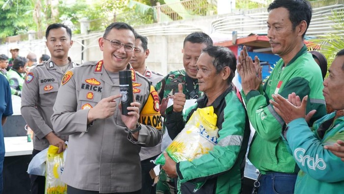 Polres Metro Jakarta Utara menggelar kegiatan Jumat Peduli untuk pengemudi ojol. (dok.istimewa)