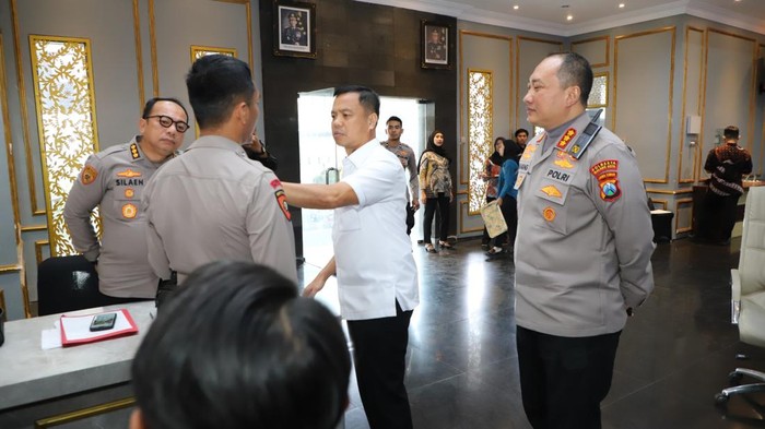 Tim Assesmen dan Penanganan unjuk rasa Mabes Polri di Polresta Malang didampingi Kapolresta Malang Kota Kombes Nanang Haryono