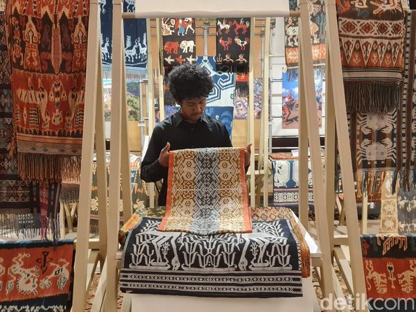 Potret Pameran Tenun NTT, Angkat Tradisi dan Filosofi Budaya