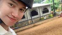 Sementara itu, akun Instagramnya bernama @ikykabah. Hingga saat ini, ia memiliki 80 ribu followers.