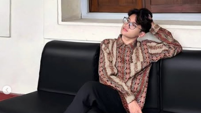 Riezky Kabah Nizar atau yang akrab disapa Rizky Kabah adalah seorang kreator konten (content creator) asal Pontianak, Kalimantan Barat. Berikut ini sederet potretnya.