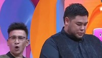 Bapak tiga anak itu sudah kembali mengisi acara Brownis di Trans TV. Foto: YouTube Trans TV