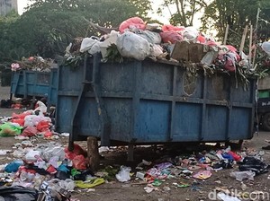 Jorok! Sampah Menumpuk di Pangkep hingga Keluarkan Bau Busuk