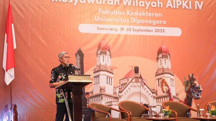 Sekda Jateng, Sumarno, saat menghadiri Musyawarah Wilayah AIPKI Regional Wilayah IV di Hotel Santika Premiere, Semarang, Jumat (19/9/2025)