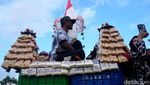 Meriahnya Festival Gerebek Tahu di Jombang