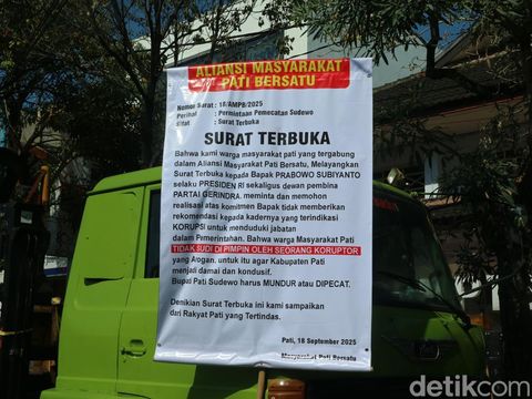 Suasana jelang demo warga di depan Kantor Bupati dan DPRD Pati, Jumat (19/9/2025).