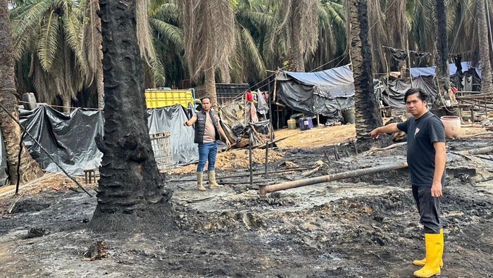 Polisi mendatangi lokasi sumur minyak ilegal di Muba yang terbakar