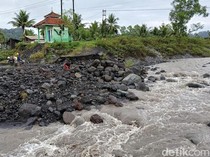 Tanggul di Lumajang Terkikis Banjir Lahar Semeru