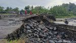 Tanggul di Lumajang Terkikis Banjir Lahar Semeru