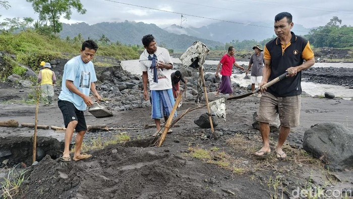 Tanggul di Lumajang Terkikis Lahar Dingin Semeru