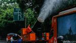 Tekan Polusi, 4000 Liter Water Mist Disemprot di Jalanan Jakarta