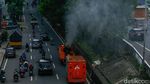 Tekan Polusi, 4000 Liter Water Mist Disemprot di Jalanan Jakarta