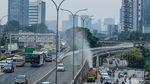 Tekan Polusi, 4000 Liter Water Mist Disemprot di Jalanan Jakarta