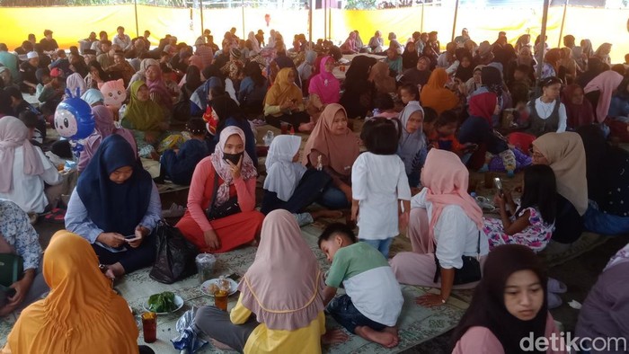 Tradisi bersih sendang Sinongko di Tegalduwur, Desa Pokak, Kecamatan Ceper, Klaten, Jumat (19/9/2025).