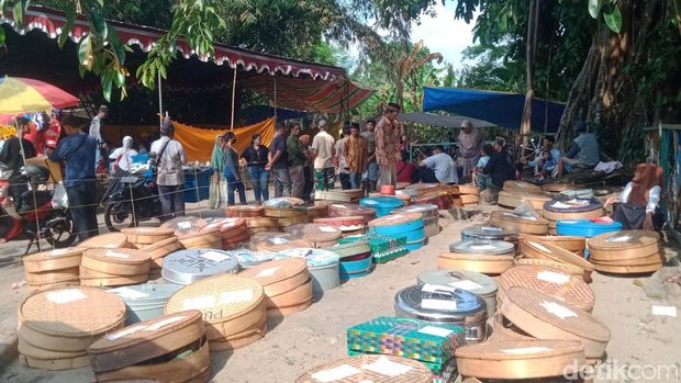 Tradisi bersih sendang Sinongko di Tegalduwur, Desa Pokak, Kecamatan Ceper, Klaten, Jumat (19/9/2025).