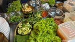 Baru! Warung Tenda di Tebet Jualan Menu Bun Cha hingga Pad Kra Pao