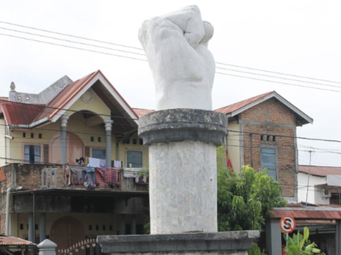 Tugu Bagindo Aziz Chan di Kota Padang yang dikenal sebagai kawasan Simpang Tinju.