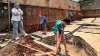 Fakta banget sih, tiap hari loh (ada yang nawarin mau beli tanah apa gak). Tiap hari ada pasti. Sampai (daerah) jauh-jauh juga. Belum (ada yang dibeli) sih, kebetulan. Waktu itu ada beberapa daerah (yang menarik), tapi pas dihitung-hitung gak masuk, tuturnya. Foto: Instagram @tya_ariestya