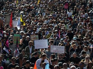 Demo Besar-besaran di Prancis, AS Ingatkan Warganya Waspada