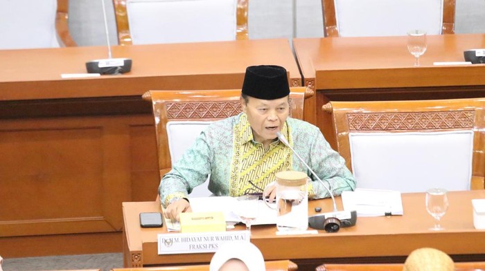 Wakil Ketua MPR RI Hidayat Nur Wahid (HNW)