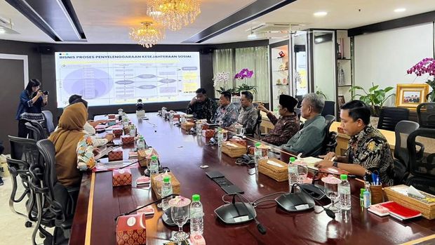 Walkot Kendari Siska Karina saat memaparkan pemutakhiran data bantuan sosial di Kemensos RI.