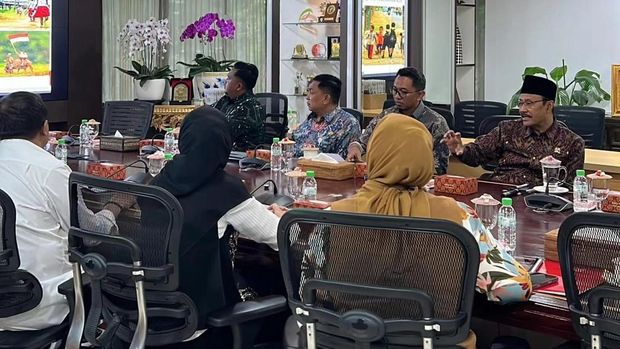 Walkot Kendari Siska Karina saat memaparkan pemutakhiran data bantuan sosial di Kemensos RI.