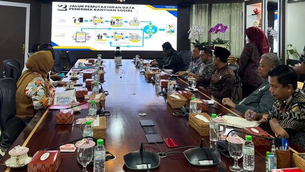 Walkot Kendari Siska Karina saat memaparkan pemutakhiran data bantuan sosial di Kemensos RI.