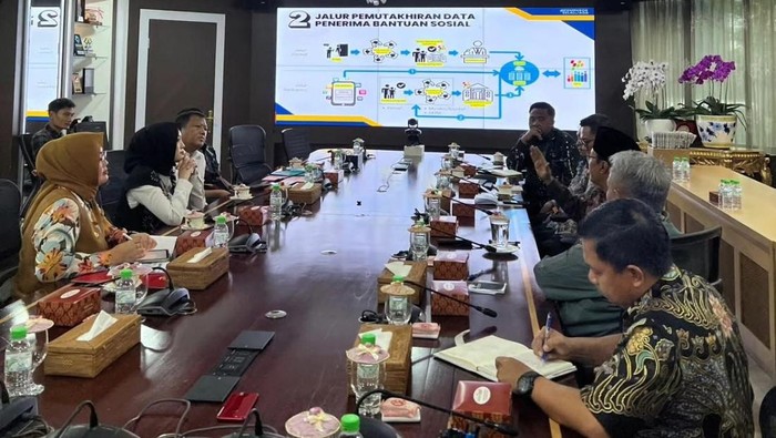 Walkot Kendari Siska Karina saat memaparkan pemutakhiran data bantuan sosial di Kemensos RI.